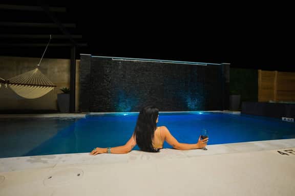 Heated Pool•XL Hottub•Rooftop Movie Theater•Walk to Frio River•Firepit•Sleeps 24
